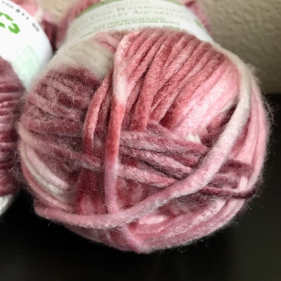 Loops & Threads Eco Cozy Watercolors Yarn in Rosewater - Picture 3 of 7